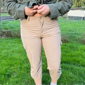 Eddie Bauer Khaki Hiking Capri Cargo Pants